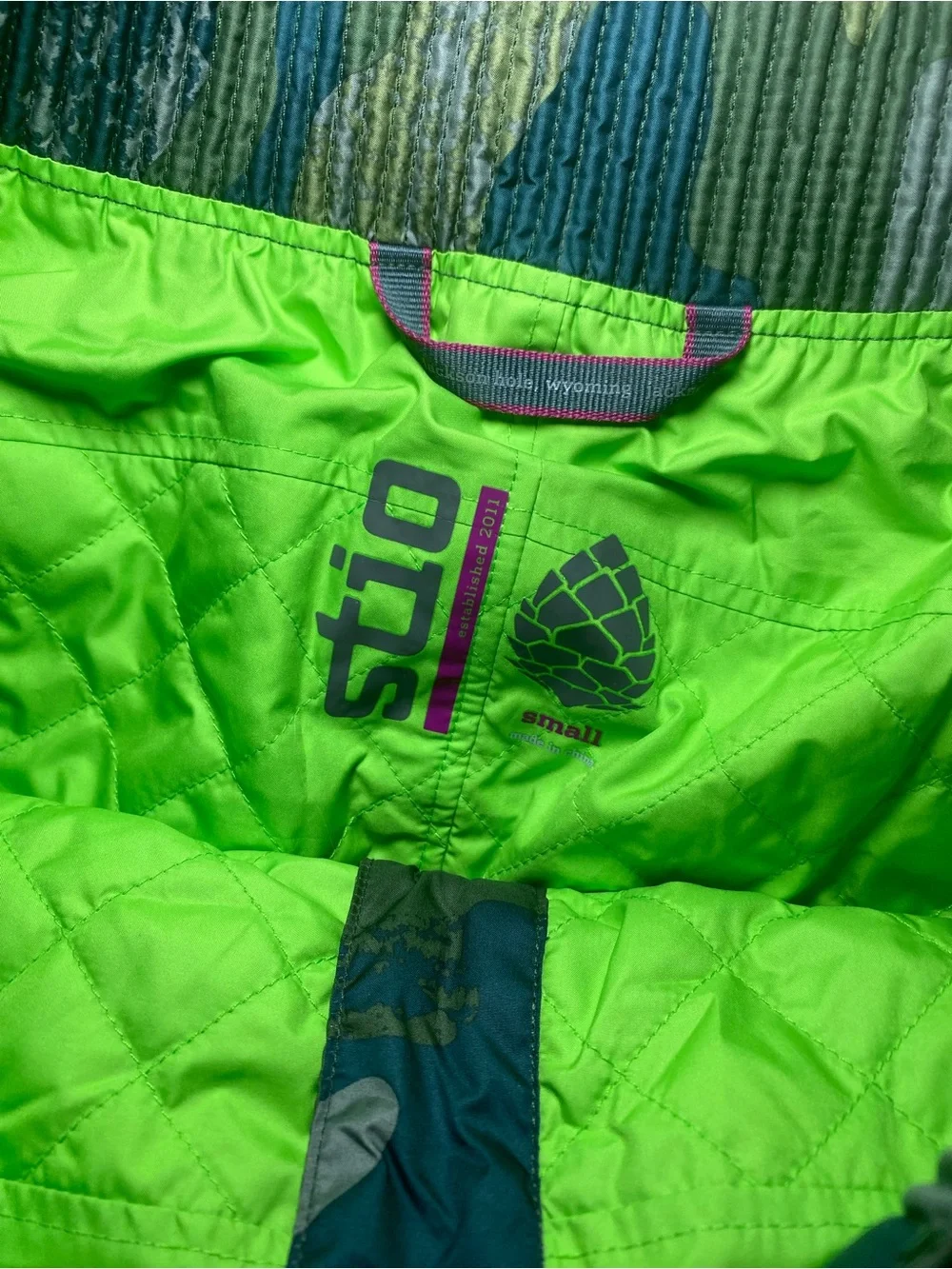 EUC Stio Skycrest Insulated Green Neutral Camo Quilted Snap-Front Skirt Mini